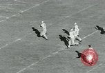 Standbild Fußballspiel United States USA, 1951, aus Sekunde 37 historischem Filmmaterial Videoclip 65675040661