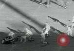 Standbild Fußballspiel United States USA, 1951, aus Sekunde 50 historischem Filmmaterial Videoclip 65675040661