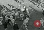Standbild Fußballspiel United States USA, 1951, aus Sekunde 53 historischem Filmmaterial Videoclip 65675040661