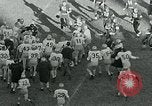 Standbild Fußballspiel United States USA, 1951, aus Sekunde 54 historischem Filmmaterial Videoclip 65675040661