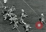 Standbild Fußballspiel College Park Maryland USA, 1951, aus Sekunde 5 historischem Filmmaterial Videoclip 65675040663