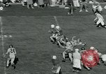 Standbild Fußballspiel College Park Maryland USA, 1951, aus Sekunde 7 historischem Filmmaterial Videoclip 65675040663