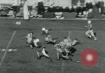 Standbild Fußballspiel College Park Maryland USA, 1951, aus Sekunde 9 historischem Filmmaterial Videoclip 65675040663