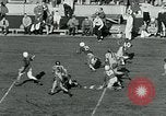 Standbild Fußballspiel College Park Maryland USA, 1951, aus Sekunde 10 historischem Filmmaterial Videoclip 65675040663