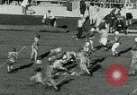 Standbild Fußballspiel College Park Maryland USA, 1951, aus Sekunde 13 historischem Filmmaterial Videoclip 65675040663
