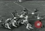 Standbild Fußballspiel College Park Maryland USA, 1951, aus Sekunde 14 historischem Filmmaterial Videoclip 65675040663
