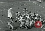 Standbild Fußballspiel College Park Maryland USA, 1951, aus Sekunde 15 historischem Filmmaterial Videoclip 65675040663