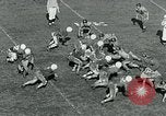 Standbild Fußballspiel College Park Maryland USA, 1951, aus Sekunde 20 historischem Filmmaterial Videoclip 65675040663