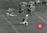Standbild Fußballspiel College Park Maryland USA, 1951, aus Sekunde 23 historischem Filmmaterial Videoclip 65675040663
