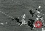 Standbild Fußballspiel College Park Maryland USA, 1951, aus Sekunde 25 historischem Filmmaterial Videoclip 65675040663