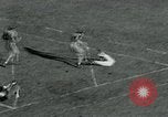 Standbild Fußballspiel College Park Maryland USA, 1951, aus Sekunde 29 historischem Filmmaterial Videoclip 65675040663