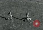 Standbild Fußballspiel College Park Maryland USA, 1951, aus Sekunde 30 historischem Filmmaterial Videoclip 65675040663