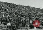 Standbild Fußballspiel College Park Maryland USA, 1951, aus Sekunde 31 historischem Filmmaterial Videoclip 65675040663