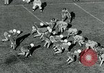 Standbild Fußballspiel College Park Maryland USA, 1951, aus Sekunde 32 historischem Filmmaterial Videoclip 65675040663