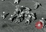Standbild Fußballspiel College Park Maryland USA, 1951, aus Sekunde 33 historischem Filmmaterial Videoclip 65675040663