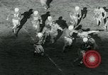 Standbild Fußballspiel College Park Maryland USA, 1951, aus Sekunde 36 historischem Filmmaterial Videoclip 65675040663