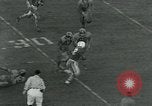 Standbild Fußballspiel College Park Maryland USA, 1951, aus Sekunde 38 historischem Filmmaterial Videoclip 65675040663