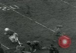 Standbild Fußballspiel College Park Maryland USA, 1951, aus Sekunde 40 historischem Filmmaterial Videoclip 65675040663