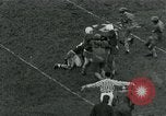 Standbild Fußballspiel College Park Maryland USA, 1951, aus Sekunde 42 historischem Filmmaterial Videoclip 65675040663