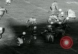 Standbild Fußballspiel College Park Maryland USA, 1951, aus Sekunde 44 historischem Filmmaterial Videoclip 65675040663