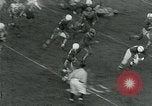 Standbild Fußballspiel College Park Maryland USA, 1951, aus Sekunde 46 historischem Filmmaterial Videoclip 65675040663