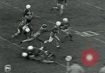 Standbild Fußballspiel College Park Maryland USA, 1951, aus Sekunde 47 historischem Filmmaterial Videoclip 65675040663