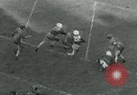 Standbild Fußballspiel College Park Maryland USA, 1951, aus Sekunde 49 historischem Filmmaterial Videoclip 65675040663
