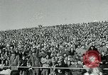 Standbild Fußballspiel College Park Maryland USA, 1951, aus Sekunde 53 historischem Filmmaterial Videoclip 65675040663