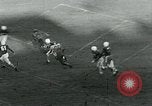 Standbild Fußballspiel College Park Maryland USA, 1951, aus Sekunde 59 historischem Filmmaterial Videoclip 65675040663