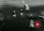 Standbild Fußballspiel College Park Maryland USA, 1951, aus Sekunde 60 historischem Filmmaterial Videoclip 65675040663