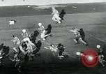 Standbild Fußballspiel College Park Maryland USA, 1951, aus Sekunde 62 historischem Filmmaterial Videoclip 65675040663
