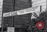 Standbild Deutscher Export Ausstellung bald nach Zweiten Weltkrieg München Deutschland, 1946, aus Sekunde 32 historischem Filmmaterial Videoclip 65675040664