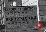 Standbild Deutscher Export Ausstellung bald nach Zweiten Weltkrieg München Deutschland, 1946, aus Sekunde 35 historischem Filmmaterial Videoclip 65675040664