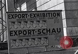 Standbild Deutscher Export Ausstellung bald nach Zweiten Weltkrieg München Deutschland, 1946, aus Sekunde 36 historischem Filmmaterial Videoclip 65675040664
