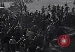 Standbild Eisenhower kommt in München-freimann DP-Camp München Deutschland, 1946, aus Sekunde 11 historischem Filmmaterial Videoclip 65675040668