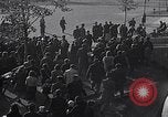 Standbild Eisenhower kommt in München-freimann DP-Camp München Deutschland, 1946, aus Sekunde 13 historischem Filmmaterial Videoclip 65675040668