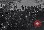 Standbild Eisenhower kommt in München-freimann DP-Camp München Deutschland, 1946, aus Sekunde 14 historischem Filmmaterial Videoclip 65675040668