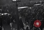 Standbild Eisenhower kommt in München-freimann DP-Camp München Deutschland, 1946, aus Sekunde 16 historischem Filmmaterial Videoclip 65675040668