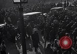 Standbild Eisenhower kommt in München-freimann DP-Camp München Deutschland, 1946, aus Sekunde 17 historischem Filmmaterial Videoclip 65675040668