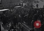 Standbild Eisenhower kommt in München-freimann DP-Camp München Deutschland, 1946, aus Sekunde 21 historischem Filmmaterial Videoclip 65675040668