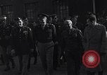 Standbild Eisenhower kommt in München-freimann DP-Camp München Deutschland, 1946, aus Sekunde 23 historischem Filmmaterial Videoclip 65675040668