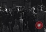 Standbild Eisenhower kommt in München-freimann DP-Camp München Deutschland, 1946, aus Sekunde 24 historischem Filmmaterial Videoclip 65675040668