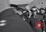 Standbild Eisenhower kommt in München-freimann DP-Camp München Deutschland, 1946, aus Sekunde 32 historischem Filmmaterial Videoclip 65675040668