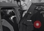 Standbild Eisenhower kommt in München-freimann DP-Camp München Deutschland, 1946, aus Sekunde 36 historischem Filmmaterial Videoclip 65675040668