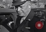 Standbild Eisenhower kommt in München-freimann DP-Camp München Deutschland, 1946, aus Sekunde 37 historischem Filmmaterial Videoclip 65675040668