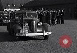 Standbild Eisenhower kommt in München-freimann DP-Camp München Deutschland, 1946, aus Sekunde 46 historischem Filmmaterial Videoclip 65675040668