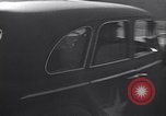Standbild Eisenhower kommt in München-freimann DP-Camp München Deutschland, 1946, aus Sekunde 51 historischem Filmmaterial Videoclip 65675040668