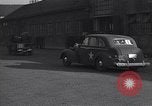 Standbild Eisenhower kommt in München-freimann DP-Camp München Deutschland, 1946, aus Sekunde 58 historischem Filmmaterial Videoclip 65675040668