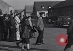 Standbild Eisenhower kommt in München-freimann DP-Camp München Deutschland, 1946, aus Sekunde 61 historischem Filmmaterial Videoclip 65675040668
