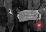Standbild General Eisenhower an Vertriebene Camp München Deutschland, 1946, aus Sekunde 1 historischem Filmmaterial Videoclip 65675040669